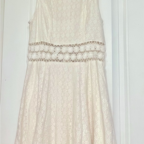 A Taylor Swift favorite!! FREE PEOPLE Ivory/Cream crochet lace dress, size 6 - Picture 4 of 8